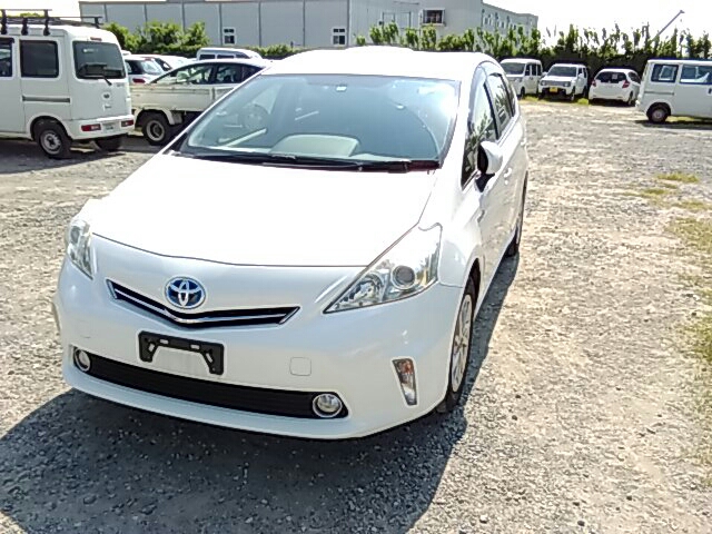 Toyota prius alpha 2012